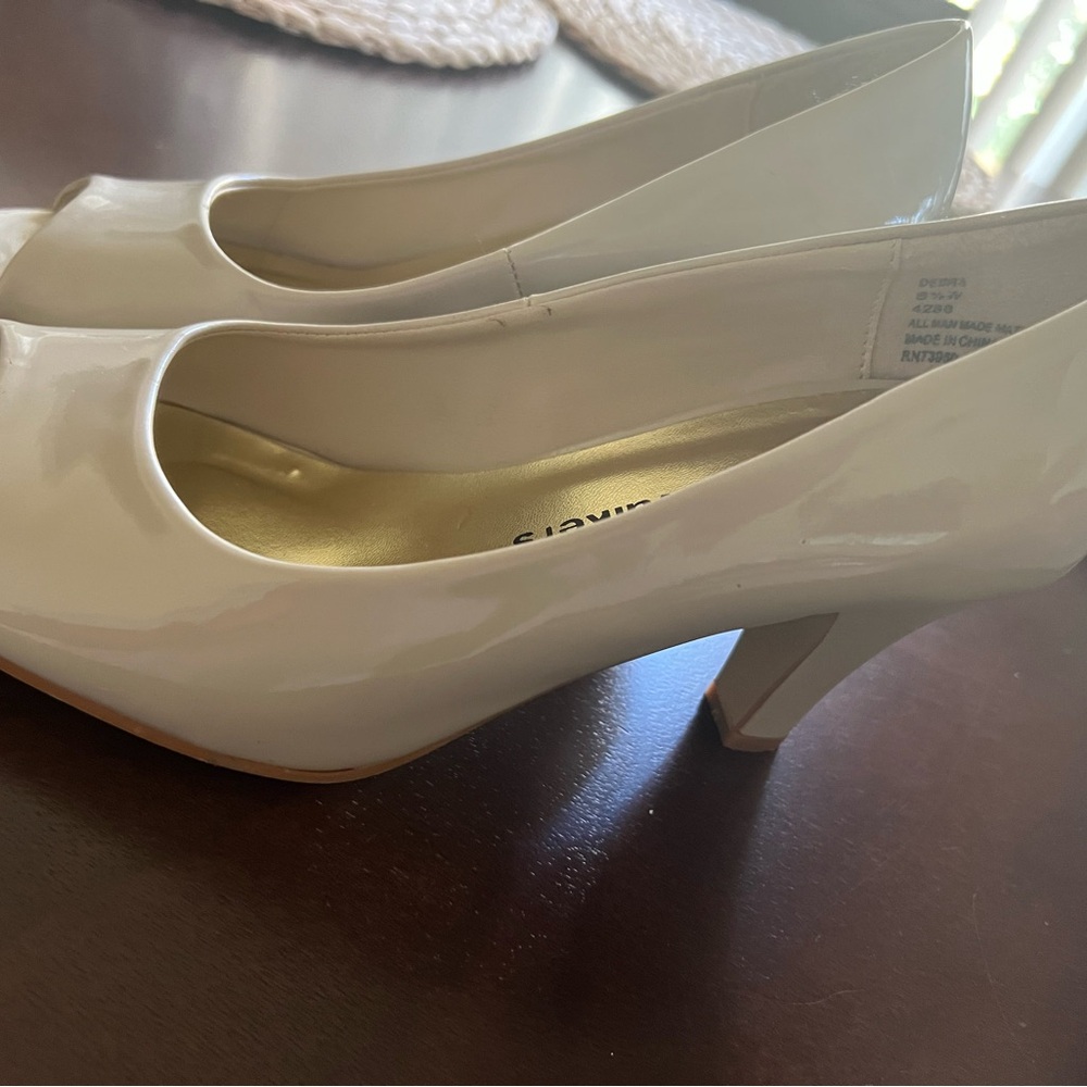 cloudwalkers Cream Patent Mid Heel Pumps